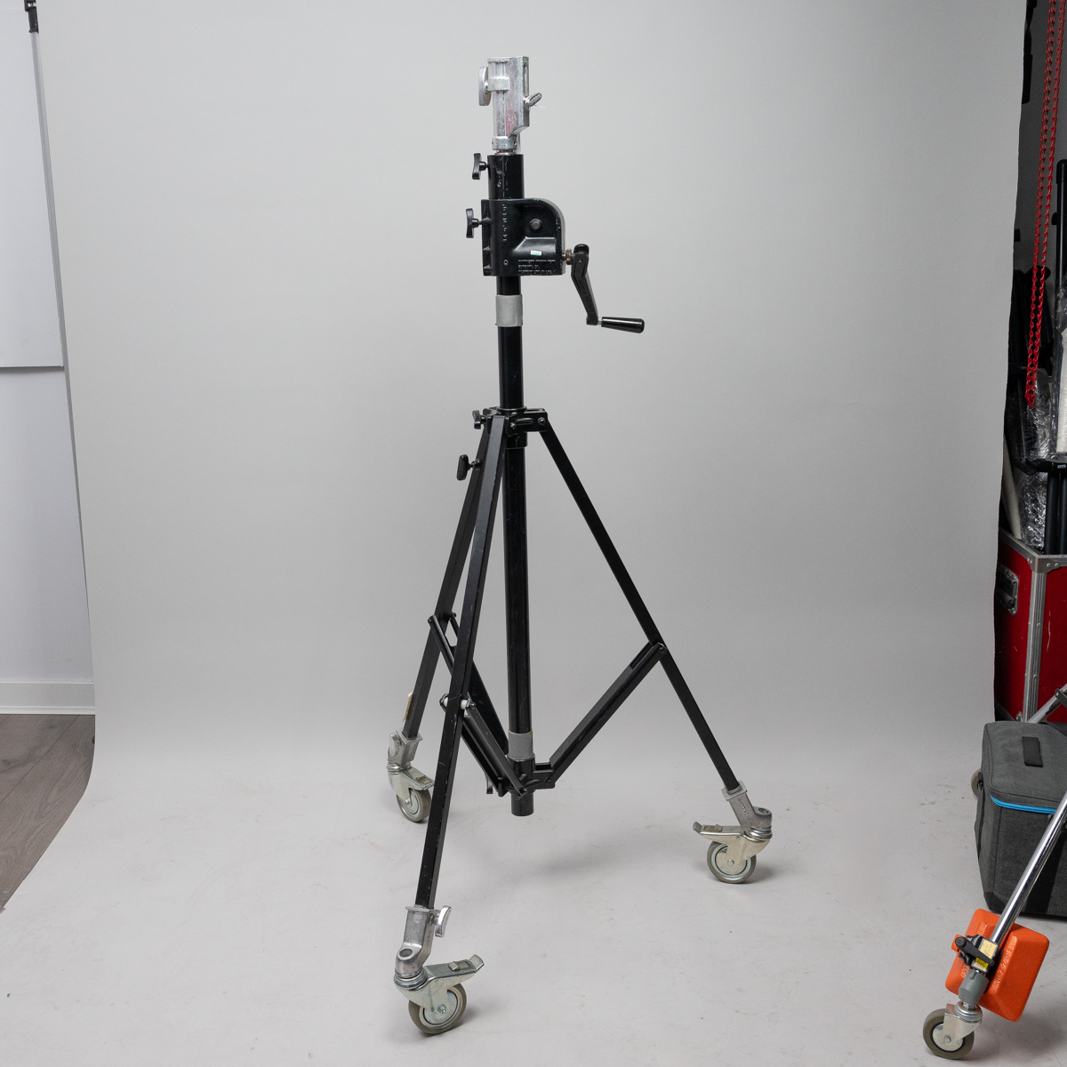 Matthews crank stand with wheels black